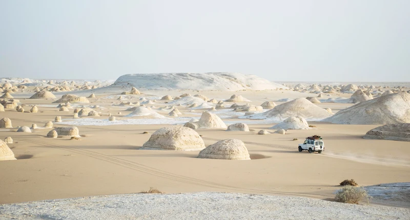 Индивидуально на джипе из Каира по Белой и Чёрной пустыням (всё включено)