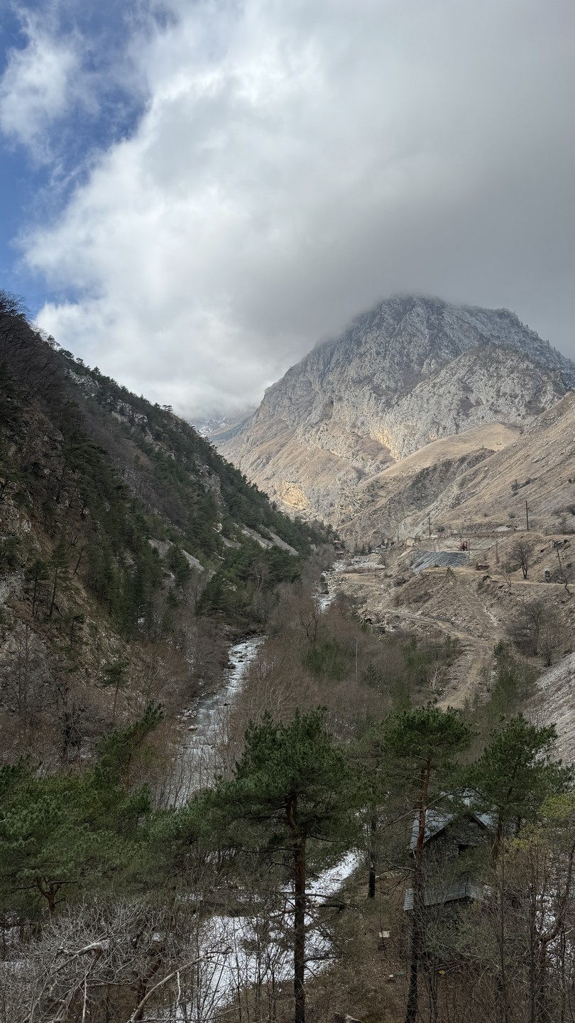 Большое спасибо Артуру за поездку! Увидели очень много красивых мест, интересно было послушать историю достопримечательностей! Дорога