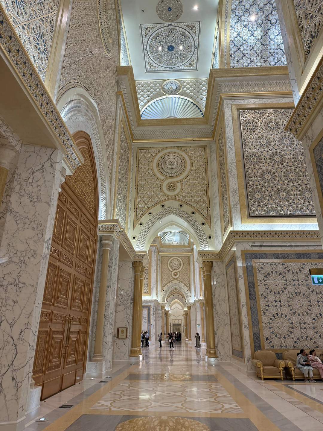 Отличная экскурсия в Абу-Даби! Огромное спасибо гиду Умару за его профессионализм и тактичность. Он безупречно организовал