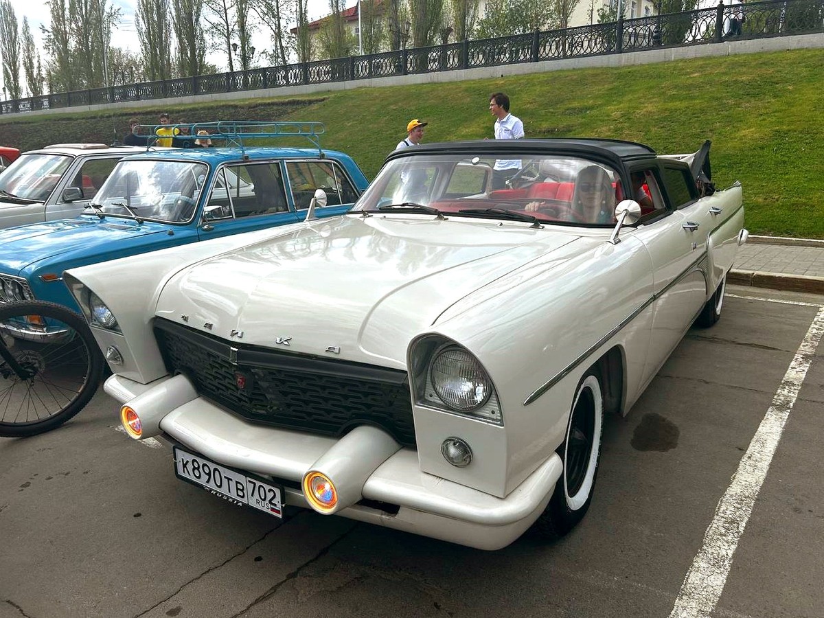 По Уфе — на ретрокабриолете «Чайка»