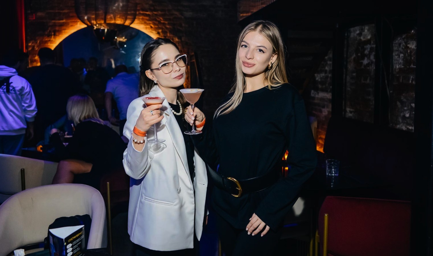 Адреналиновый коктейль: по барам Астаны на спорткаре