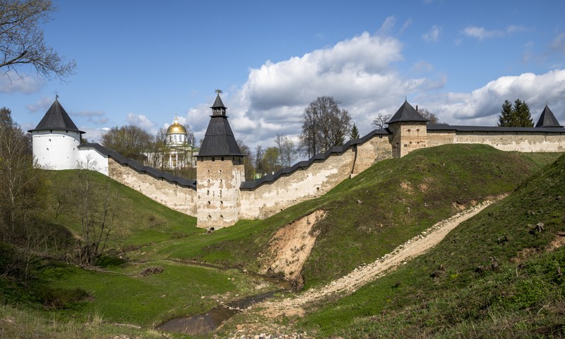 Святые Печоры и древний Изборск: экскурсия в небольшой группе