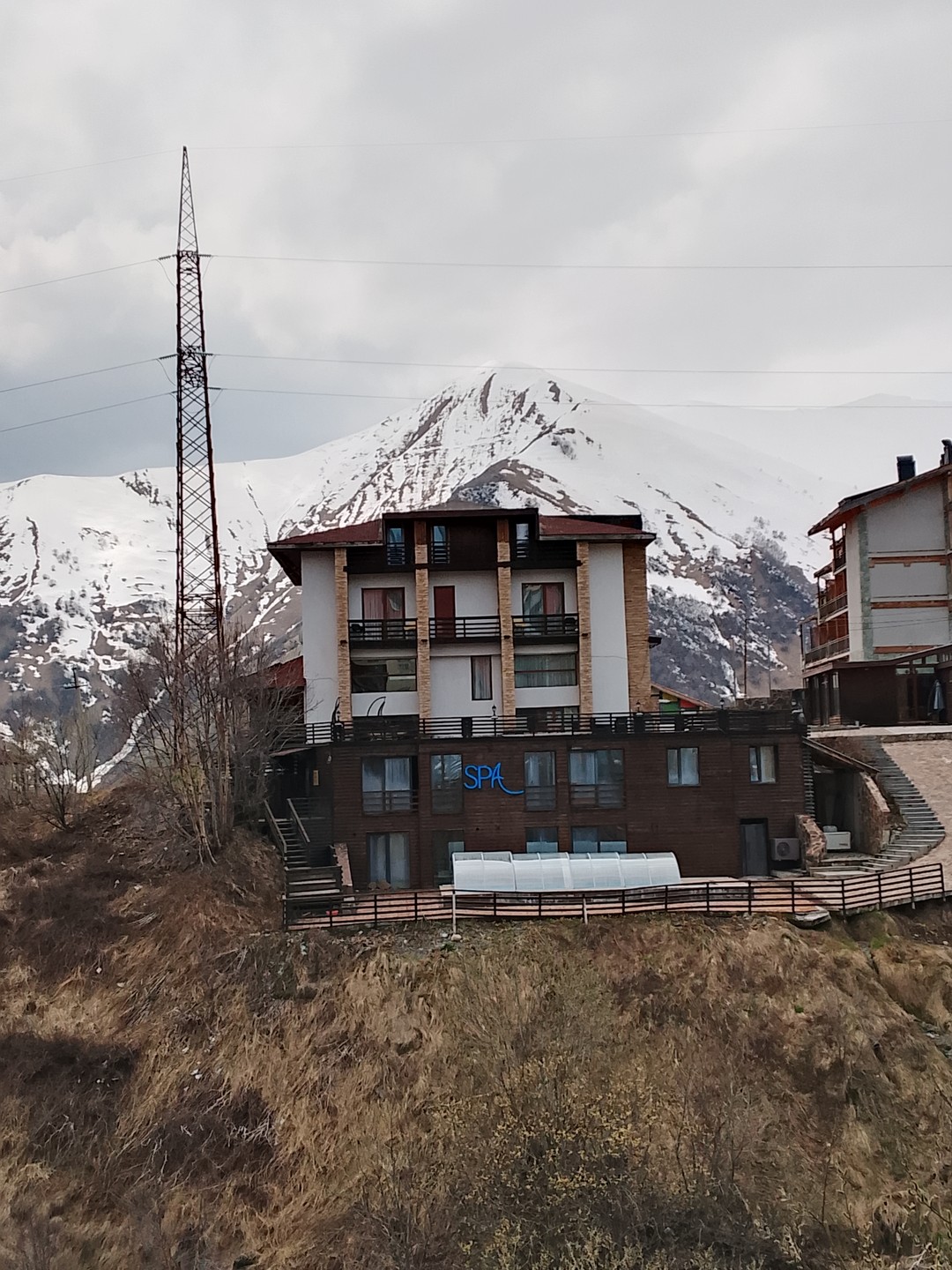 Нам очень понравилась экскурсия в Мцхету, абсолютно не напряжная, особенно понравилась экскурсия в Казбеги от 23