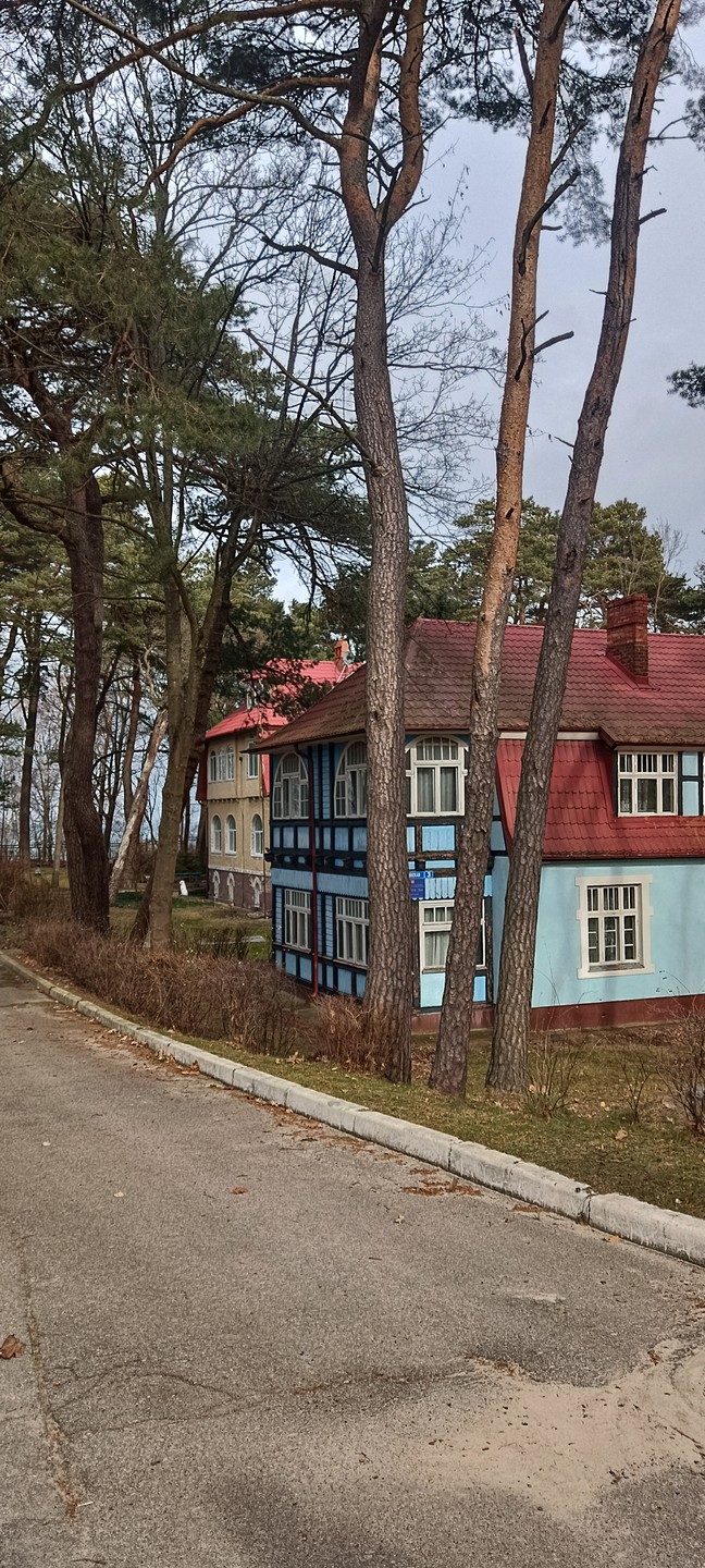 Ольга, приятный и деликатный человек, и хороший рассказчик. Водит отлично, умудряясь при этом давать материал) Взаимодействует