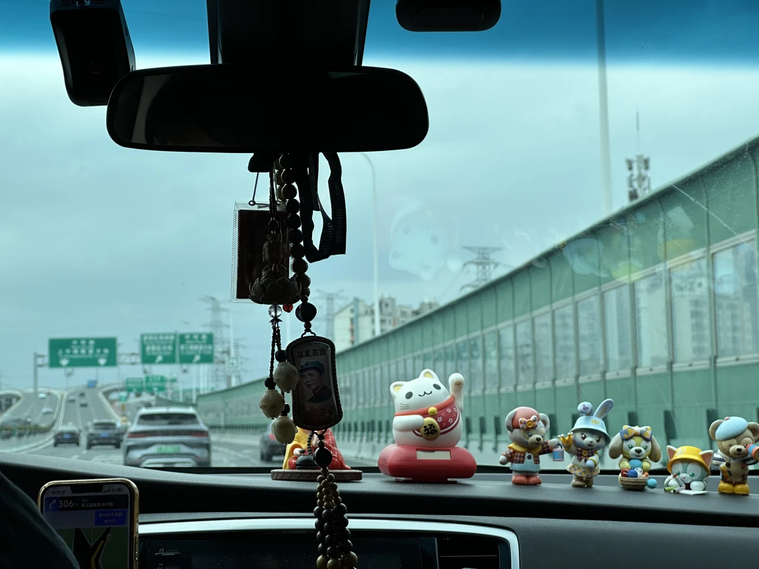 У нас гидом была Женя. Очень хорошо всё нам рассказывала на хорошем русском языке. Мы не