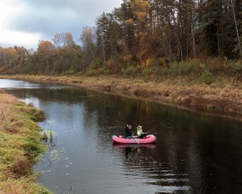 Ловля с лодок и отработка техники в окружении живописных берегов Угры