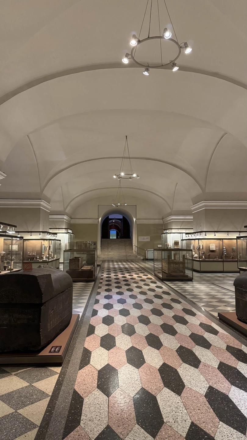 Это был подарок для моей подруги, которая очень любит Эрмитаж. Мы все были в восторге. Все-таки