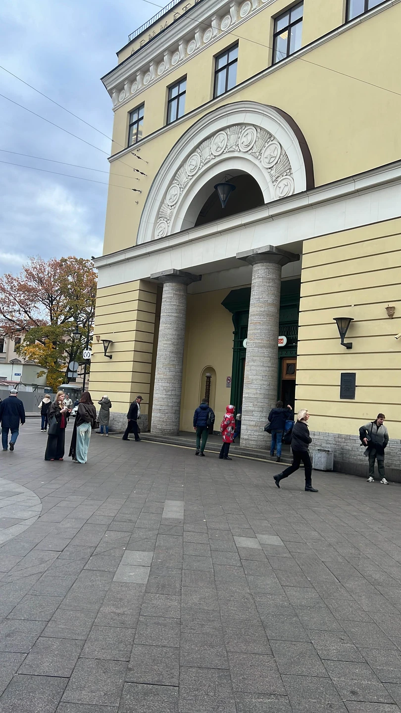 Must-see: Питер с высоты, парадные и коммуналка (Мадина)