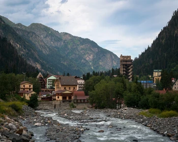 Домбай и склоны горы Мусса-Ачитара