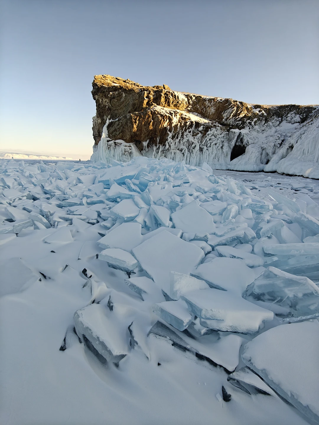 Василий, Елена и Алексей, наимощьнейщим СПАСИБО, за сегодняшнюю экскурсию 20.01.2026 года на Север о. Ольхон Благодарит