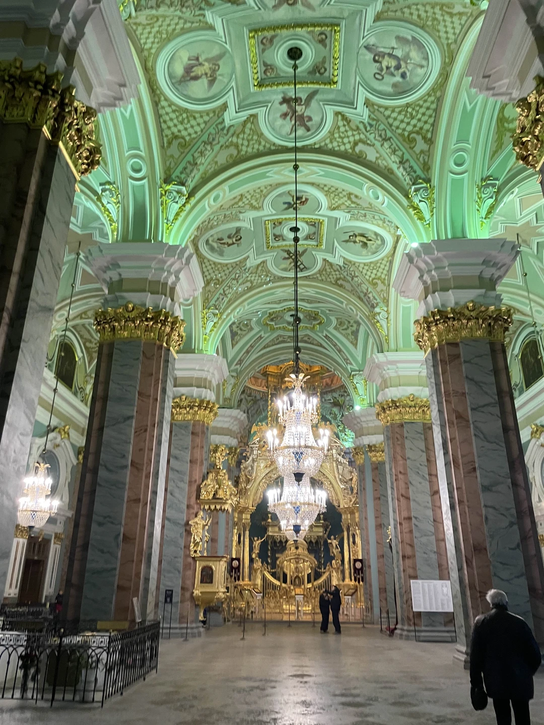 Была на экскурсии 1 декабря. Гид Алексей-замечательный гид. Ёмко, глубоко, познавательно, увлекательно, интеллигентно и легко. Ответы