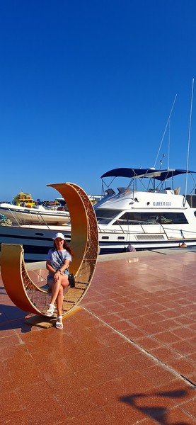 Прекрасная прогулка по Марине, с заходом в Эль Мина и рыбный рынок. Очень комфортная атмосфера