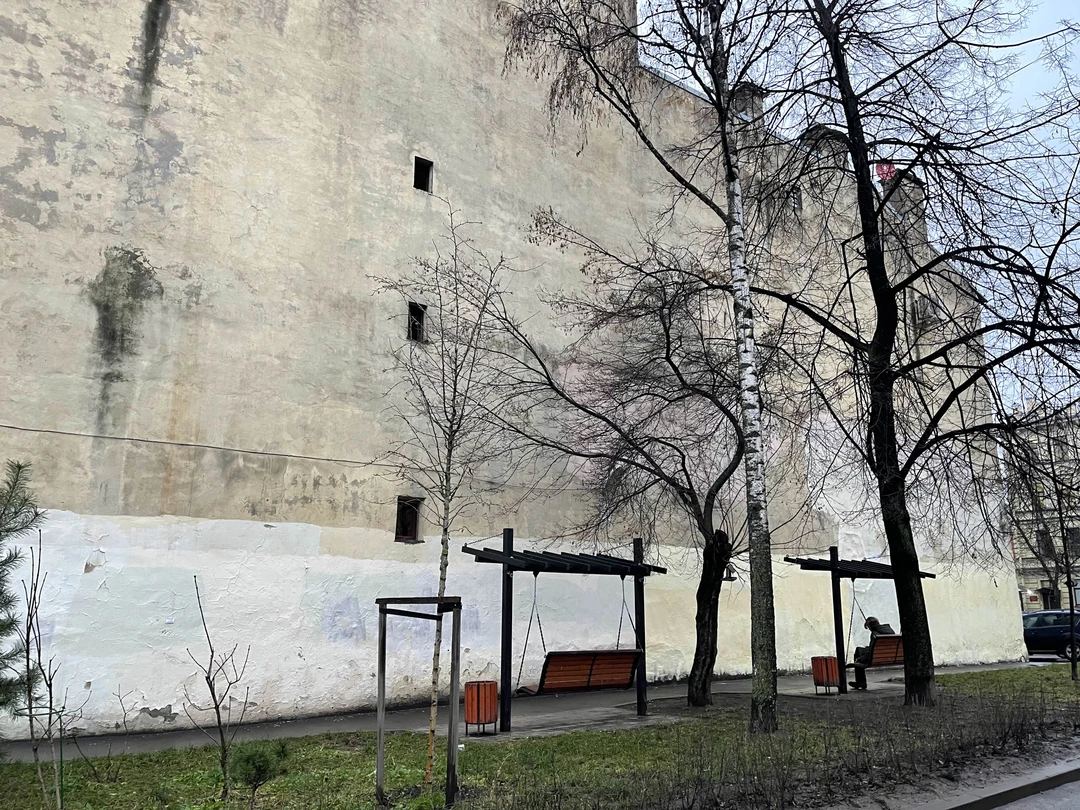 Потрясающая экскурсия, именно такие экскурсии и дают возможность узнать, понять и полюбить город. Я считала, что