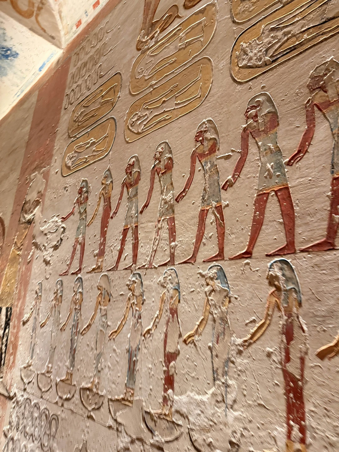 Гамель прекрасный гид, водитель спокойный и уровновешенный. Прекрасно знает историю и маршрут был составлен идеально. Ничего