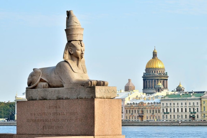 Для маленькой такой компании: сборная обзорная экскурсия по Петербургу