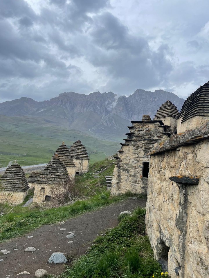 Путешествие по Осетии: Куртатинское ущелье, некрополь и водопады (Виталий)