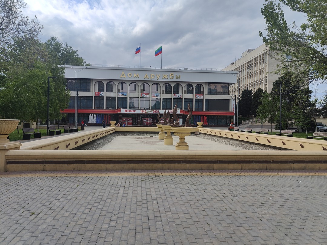 Это наша первая полностью пешая экскурсия. Жалеем только о том, что взяли ее лишь под конец нашей поездки, хотя сами остановились в Махачкале😅