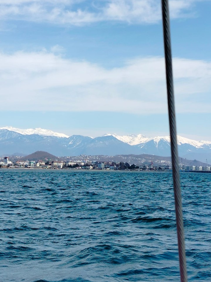 Экскурсия прошла великолепно, получили море впечатлений, рыбы не поймали, но зато видели много много дельфинов🥰. Всё
