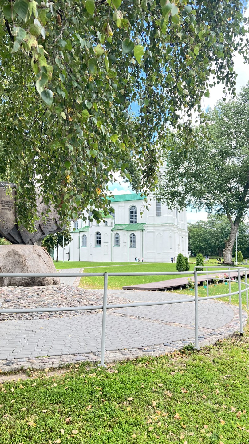 Мы бронировали индивидуальную экскурсию 3 взрослых и 2 ребенка (8 и 12 лет) с пометкой, что