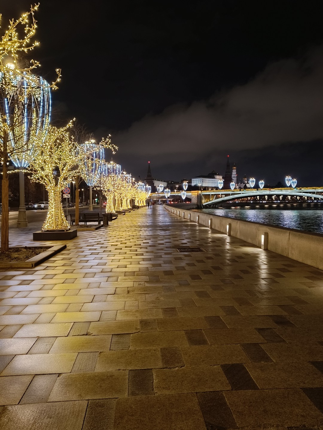 Мистическая Москва: экскурсия по центру столицы с гаданием (Лейла)