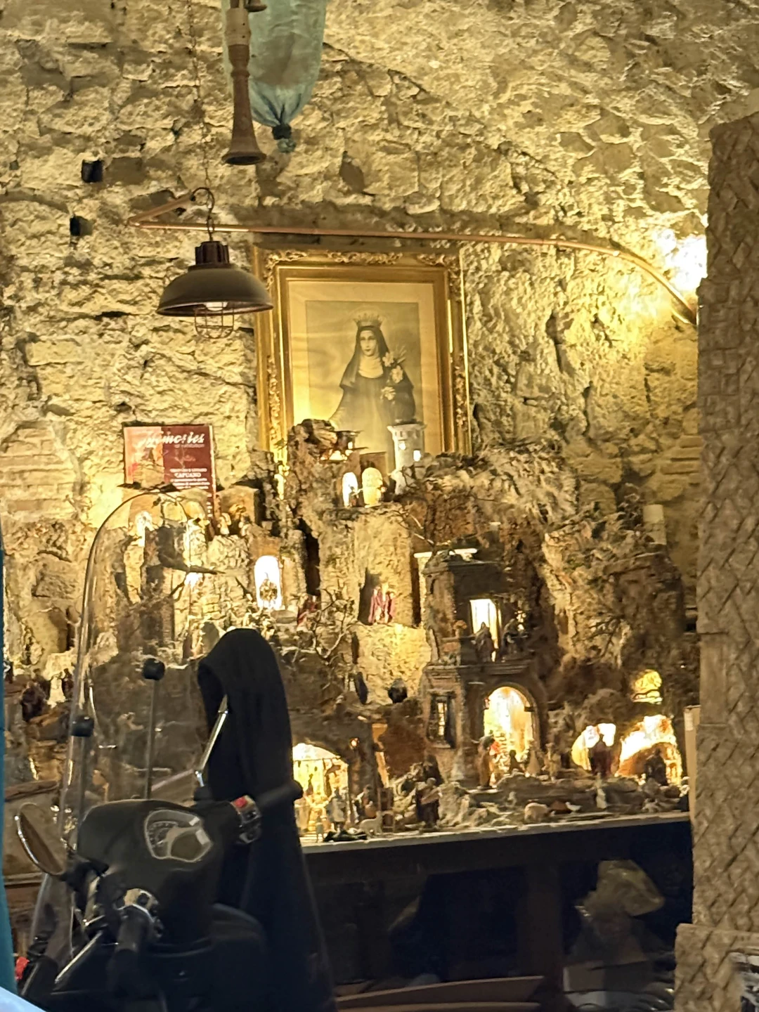 Экскурсовод Мира. Отличная организация, насыщенная программа, масса интересных фактов и тёплая атмосфера. Рекомендую всем, кто хочет