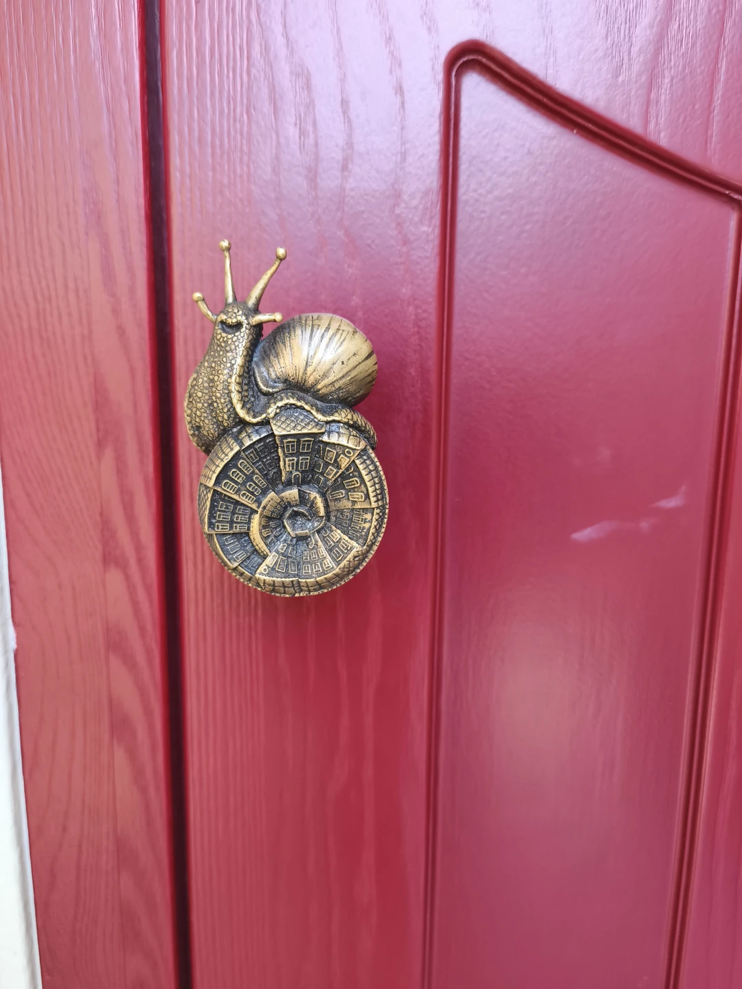 Чудесная, неспешная прогулка по Светлогорску с Кирой. Хорошая подача материала, знание истории и архитектуры, прекрасный диалог