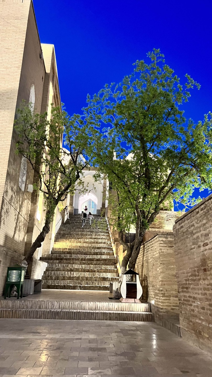 Одна из запоминающихся экскурсий, которая у нас была - это экскурсия с гидом Джалол на электросамокатах 🛴