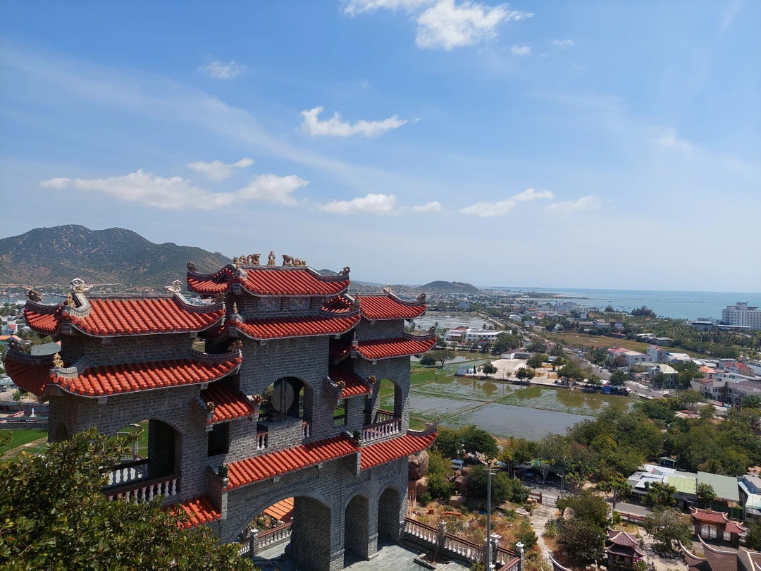 Прекрасная экскурсия, море положительных впечатлений. Вадим замечательный гид, рассказал много интересной и полезной информации про Вьетнам