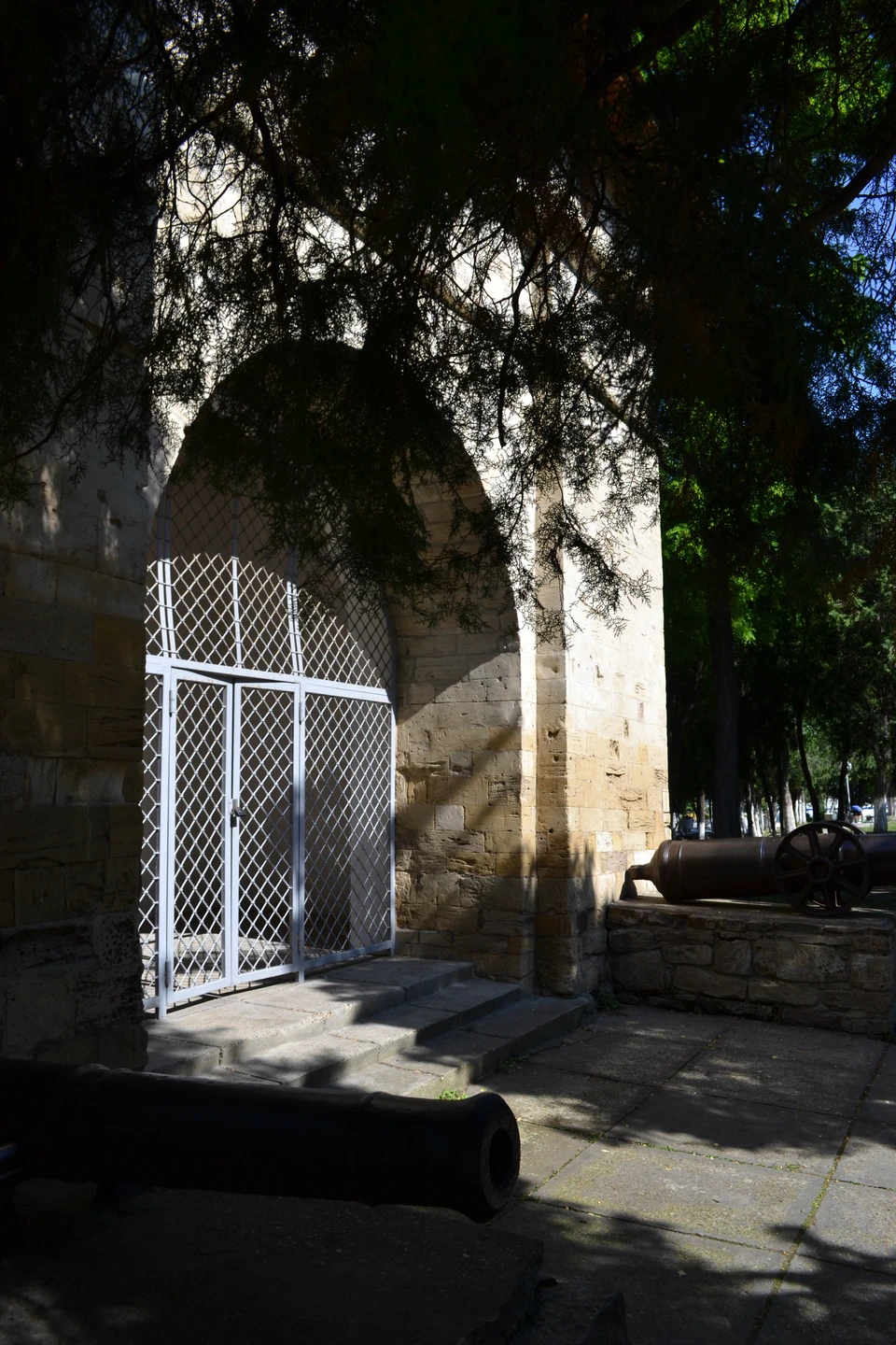 Благодарим Дмитрия за интересный рассказ, прекрасное вождение и внимательность к пассажирам! Если вас интересуют не только