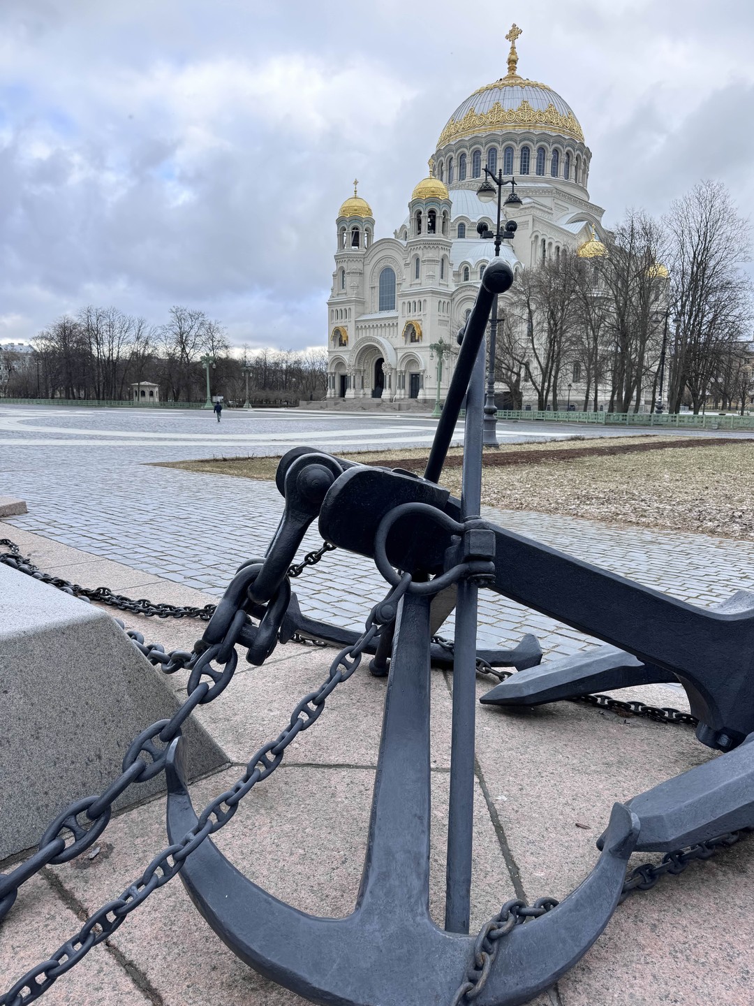С Игорем мы побывали уже на второй экскурсии. Каждый раз затаив дыхание слушаем рассказ, узнаем много