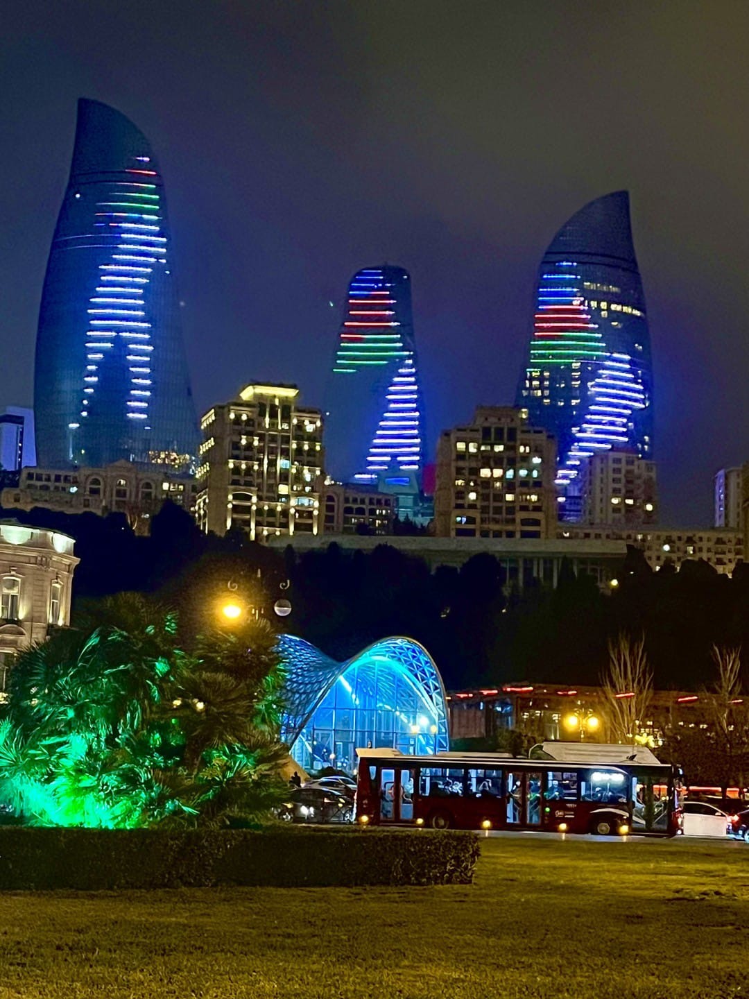 Это была потрясающая экскурсия! Мы насладились прогулкой по городу, уникальными местами и историями о Баку, и