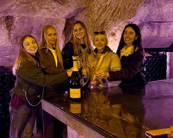 Дегустации игристого в лучших винных домах, ночь в средневековом шато Шампани