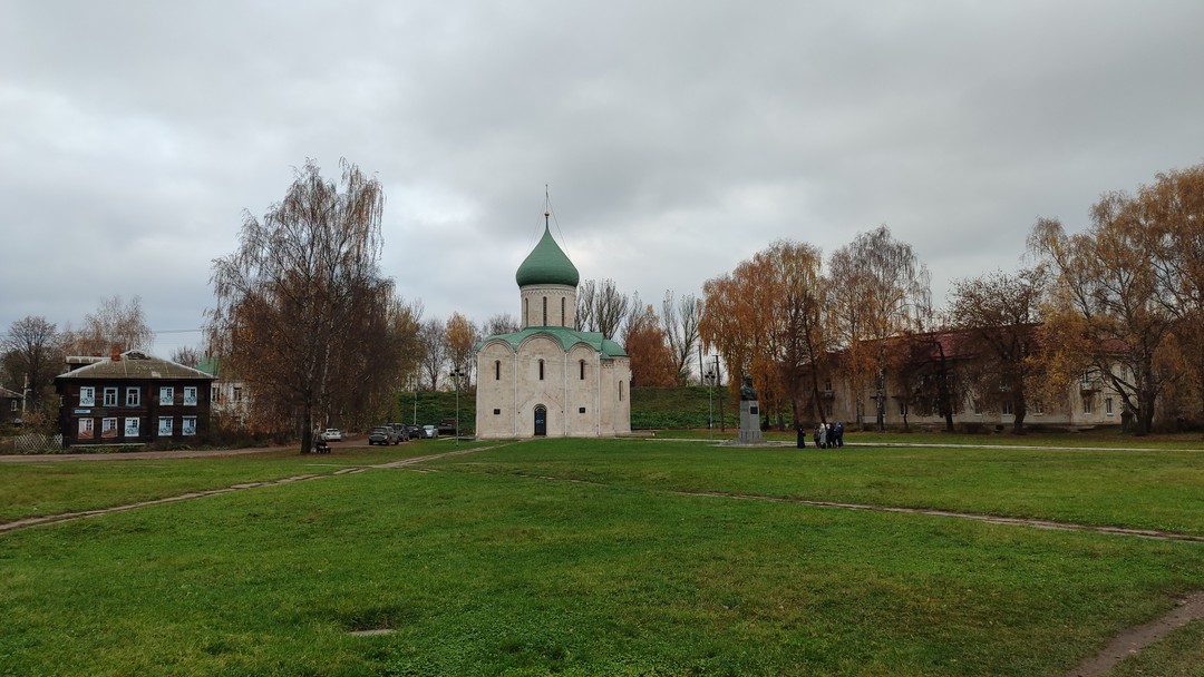 Экскурсия с Наталией превзошла наши ожидания. Во-первых, Наталия общается с тобой не как актер со зрителем