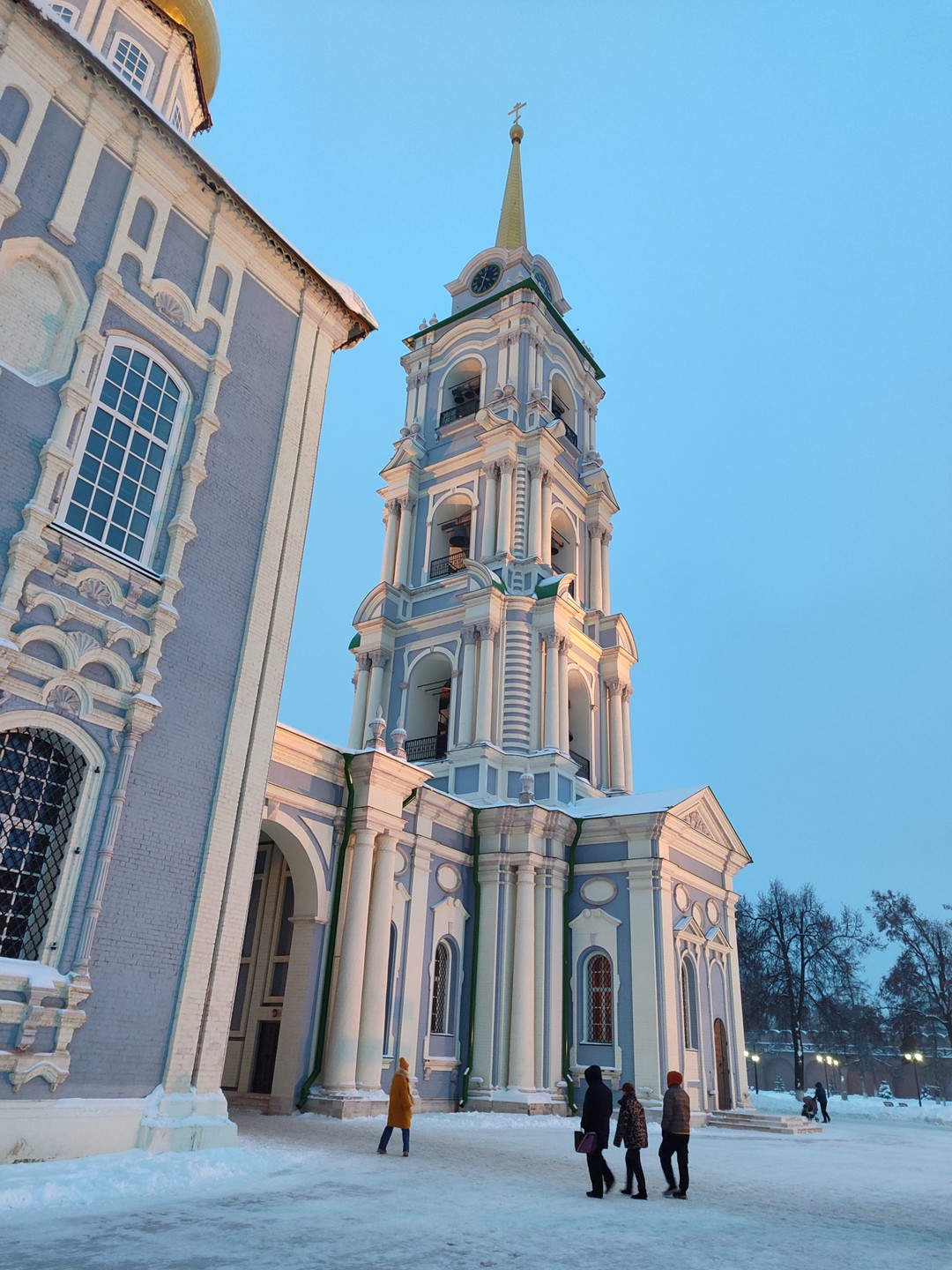 Экскурсию проводила Ольга. Хотим поблагодарить экскурсовода за очень интересную и содержательную экскурсию, прекрасную подачу материала, красивую