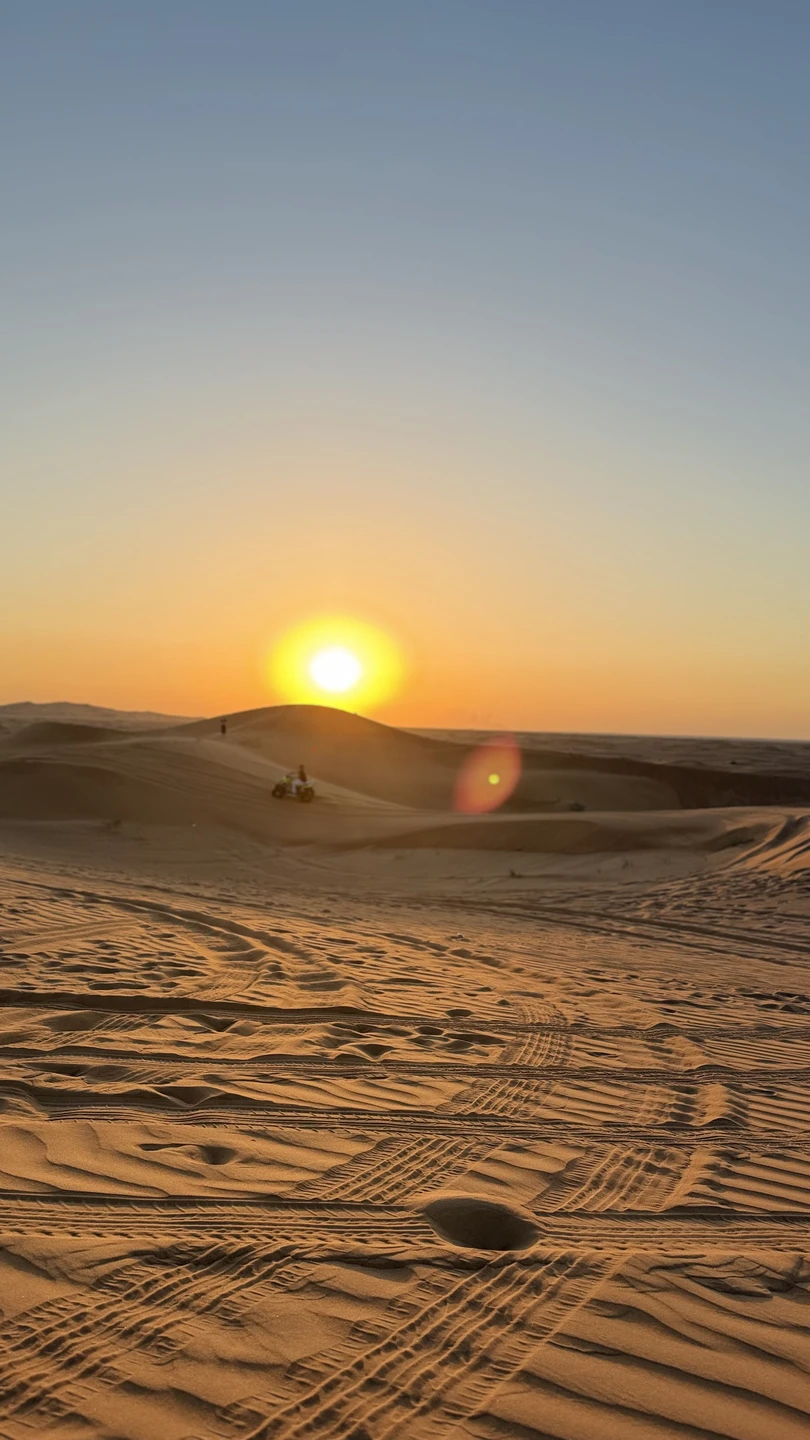 Просто супер, то что нужно!!!! Никаких лишних развлечений, пустыня, закат и красота😍 в полном восторге)