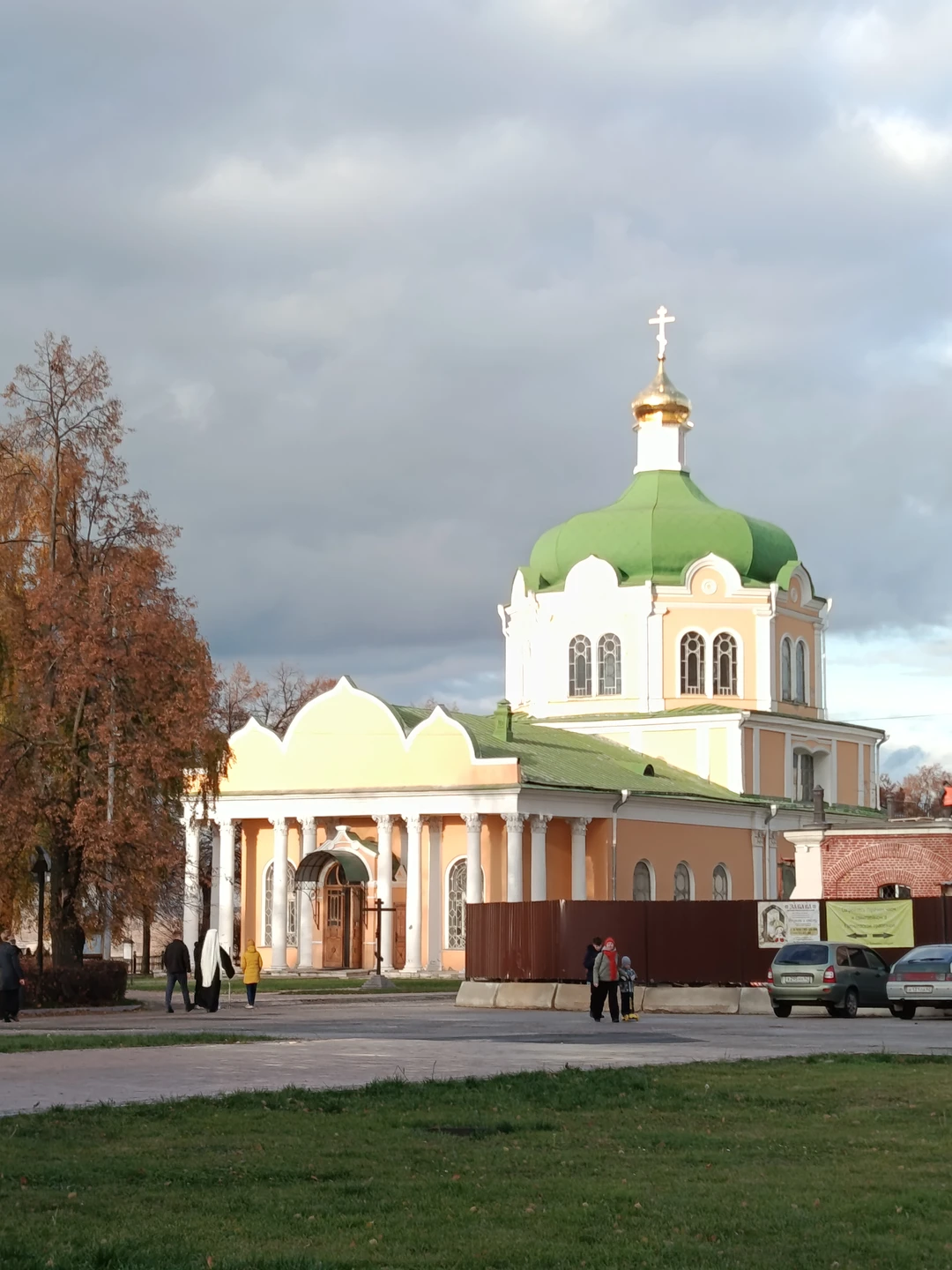 Огромное спасибо нашему гиду за прекрасную экскурсию. Три часа пролетели незаметно. Очень общительный и доброжелательный Пётр