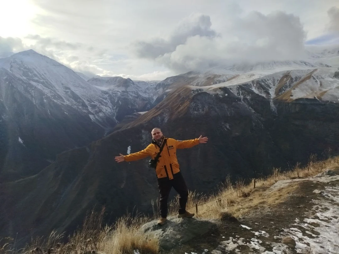 Нам с супругой все очень понравилось. Жаль лишь, что Казбек "спрятался" от нас за сильным туманом