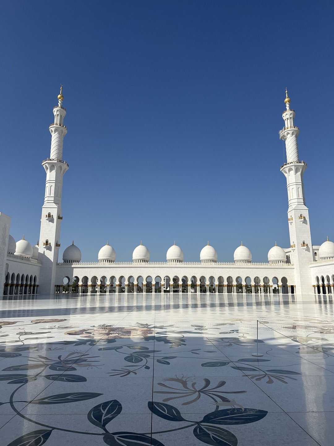 Очень понравилась экскурсия от гида Азиза. Повозил по самым значимым местам, подробно рассказал про быт местных