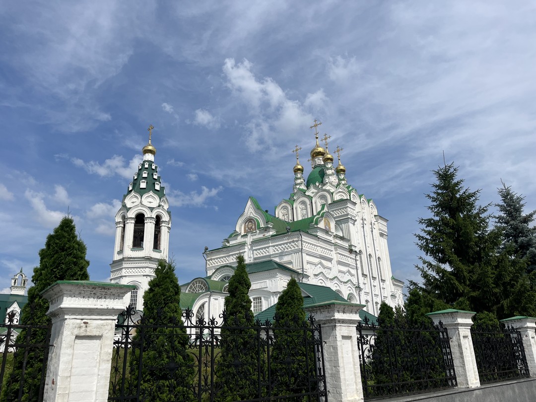 Валерий прекрасно провел экскурсию, ответит на любой вопрос. Легко и с юмором проводит по главным местам