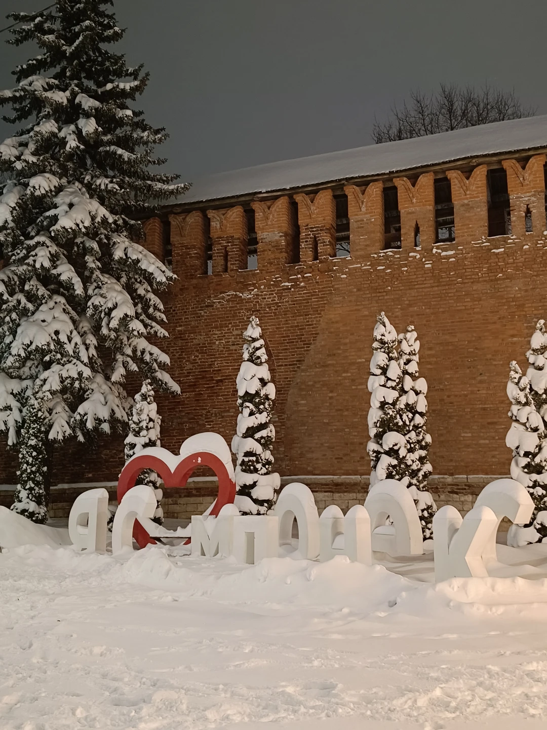 Очень понравилась вечерняя экскурсия по Смоленску, которую нам провел Александр. Было интересно и познавательно. Ответил на