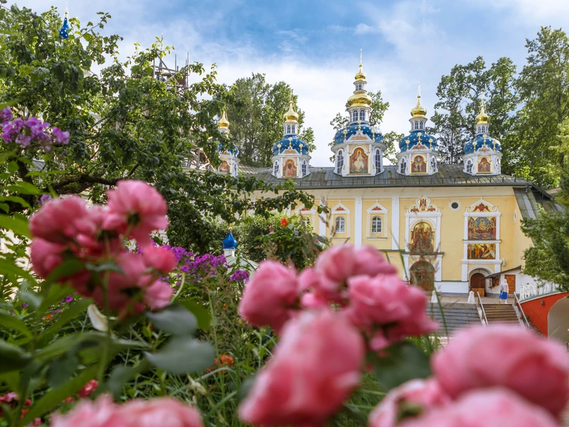 Автобусная экскурсия из Пскова в Изборск и Печоры
