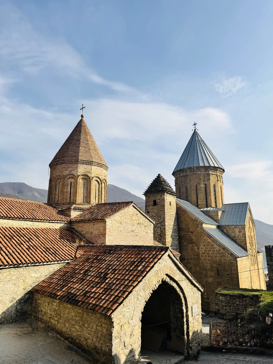Прекрасная экскурсия, все организовано до мелочей, виды красивые, еда вкусная, автомобиль удобный. Гид Тамара - молодец