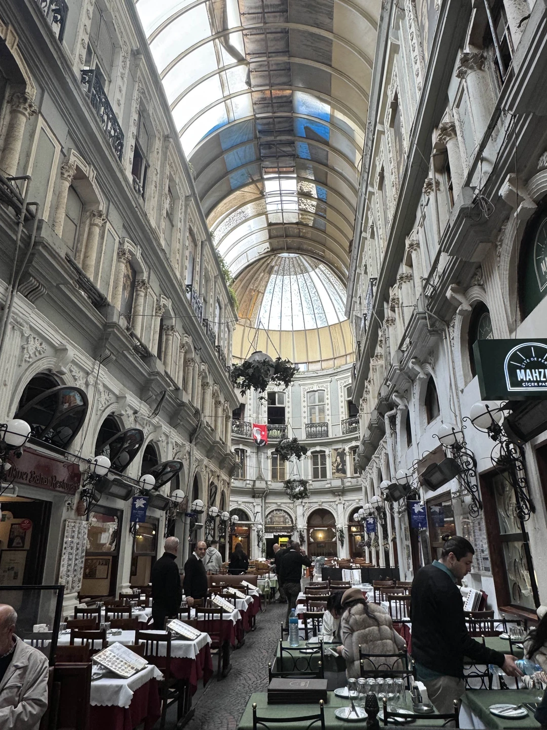 Благодаря Исламу мы отправились в мини путешествие по Босфору! Он нам показал достопримечательности своего родного города