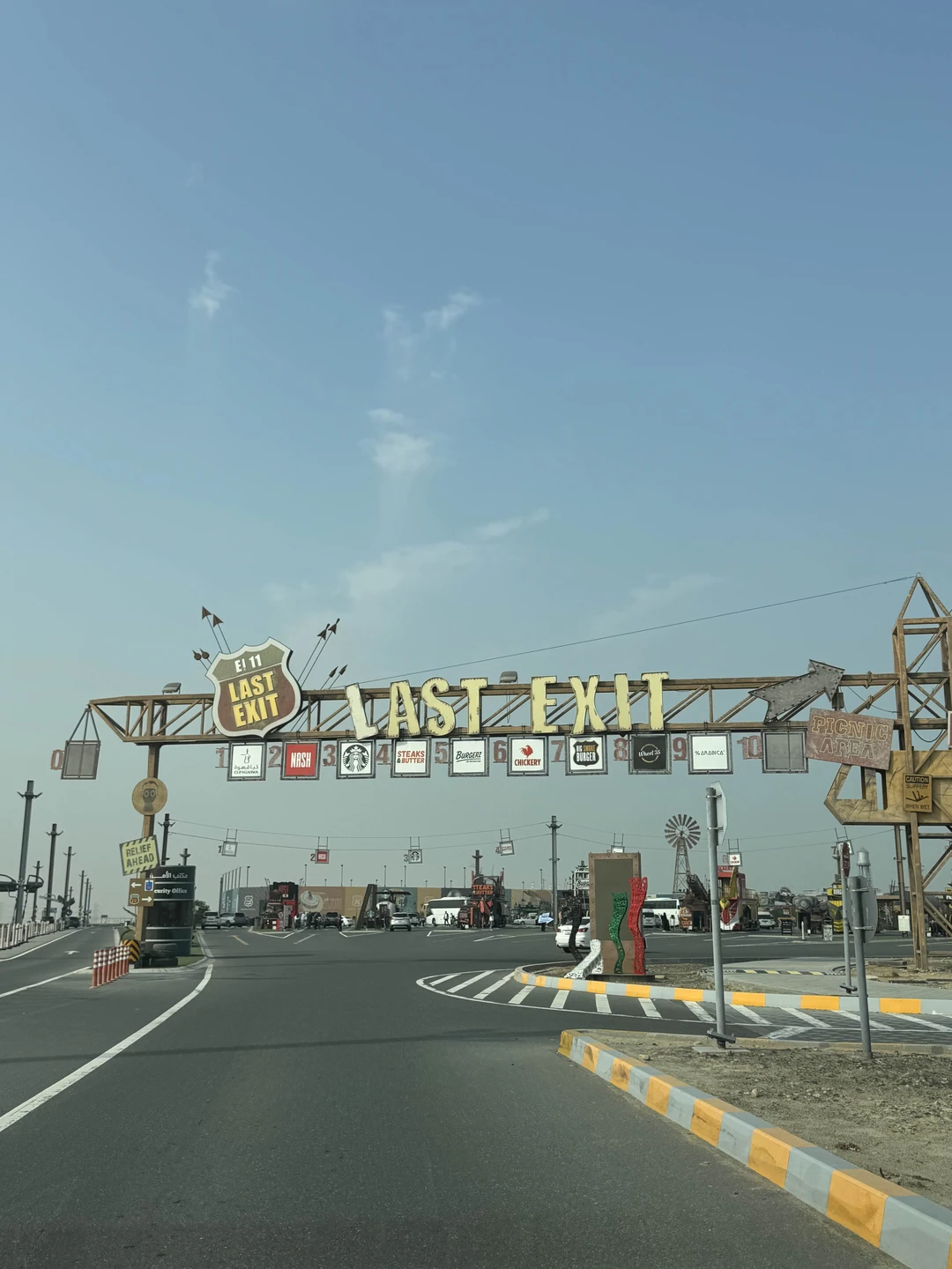 Были на экскурсии 27.12.25 в Абу Даби. Гидом был Шоха. Автомобиль киа карнивал, большой и комфортный