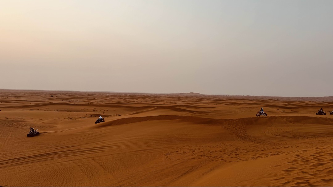 Это наше втрое путешествие в пустыню, чтобы показать этот незабываемый пейзаж дочери. Искала тур без вечернего