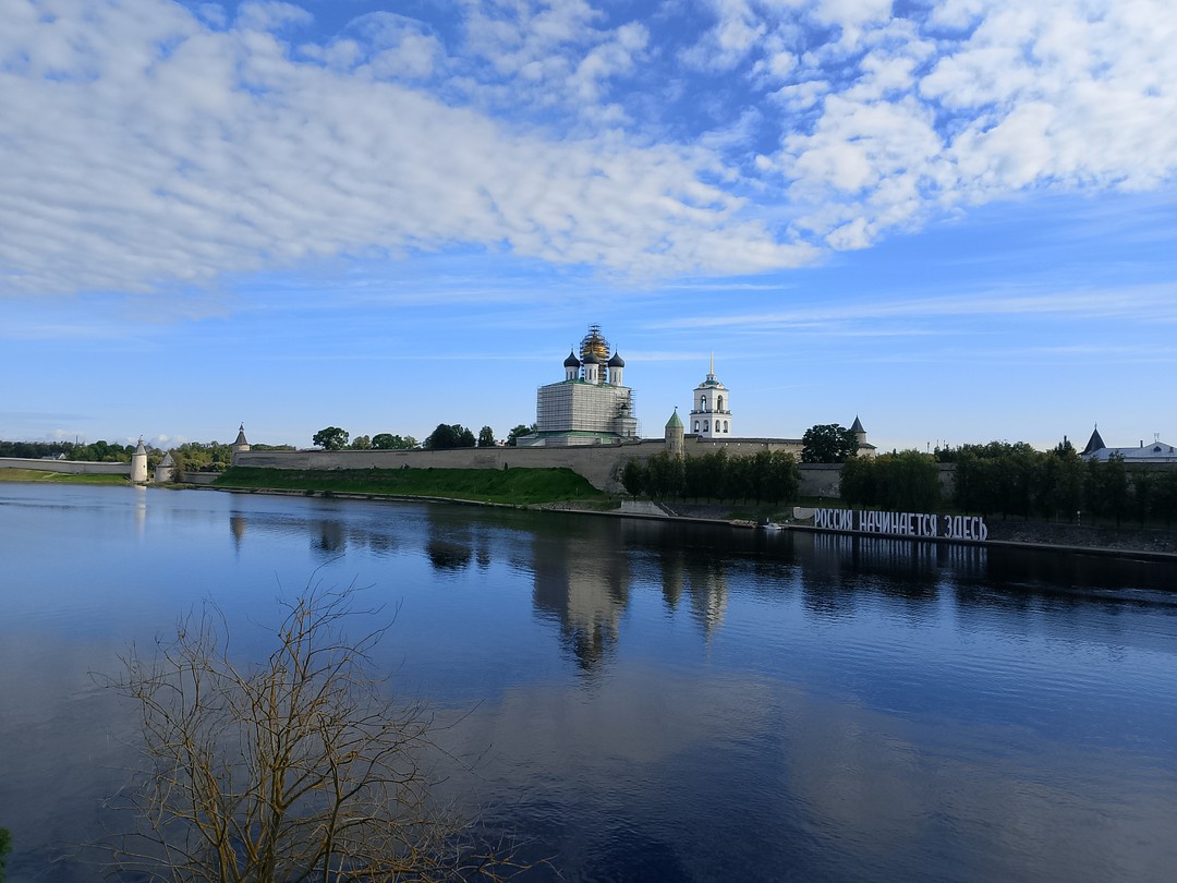 Обзорная пешеходная экскурсия по Кремлю и центру Пскова (Елена)