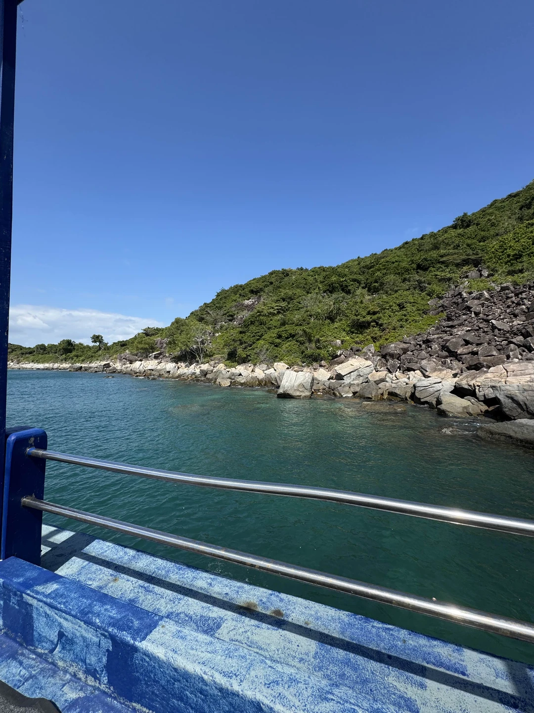 Первый раз пробовала снорклинг. И это круто. Для новичков рассказывают всю подробную инструкцию, помогают, все четко и понятно