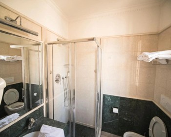 Встреча, размещение в отеле, прогулка по Риму и дополнительные экскурсии
