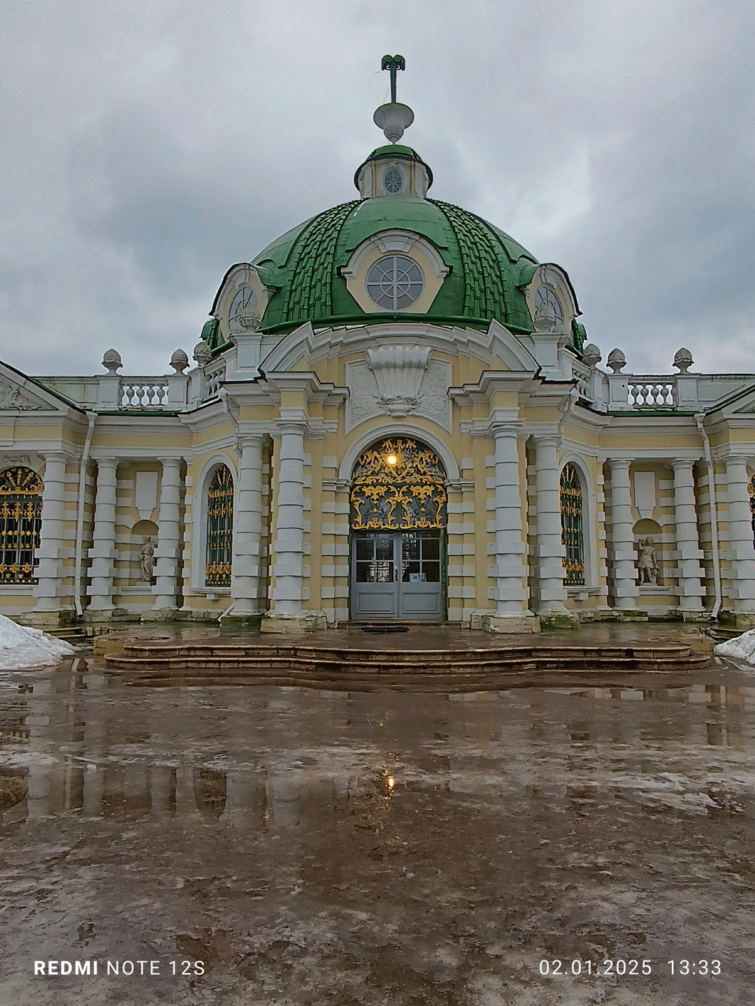 Очень приятная экскурсия, экскурсовод Надежда знает и любит Кусково, с интересом рассказывает об этой удивительной усадьбе.