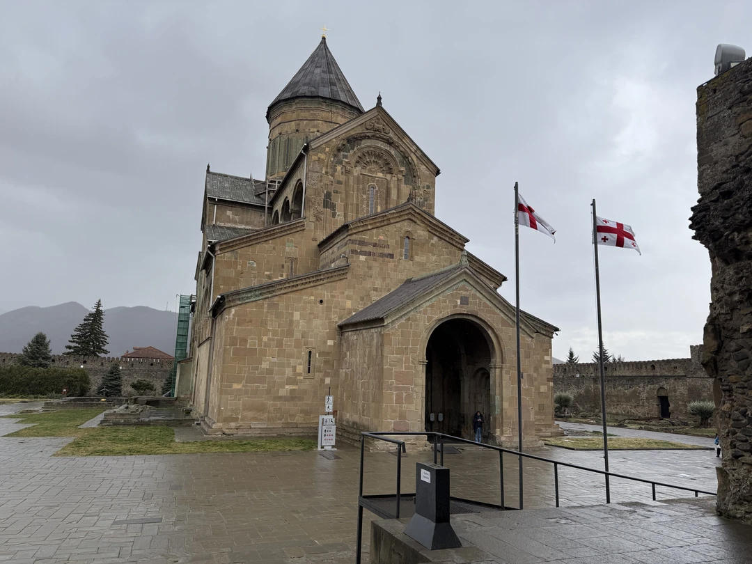 Экскурсия очень познавательна! Проходила на двух языках! Экскурсоводу отдельное спасибо за профессионализм!